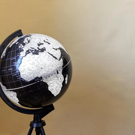 Antigua Casa De Escritor En La Playa De *