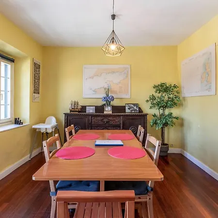 Antigua Casa De Escritor En La Playa De