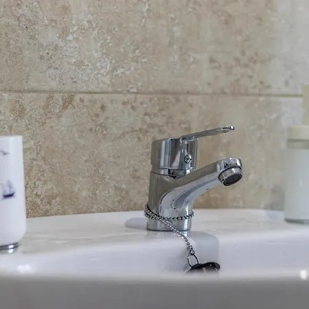 Antigua Casa De Escritor En La Playa De Mundaka