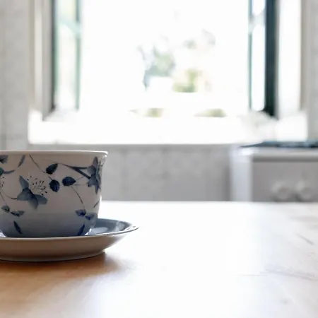 Antigua Casa De Escritor En La Playa De