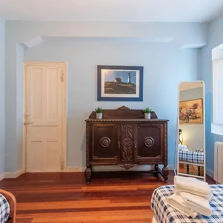 Antigua Casa De Escritor En La Playa De