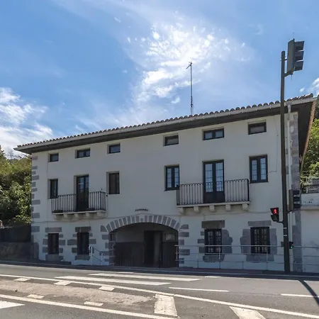 Antigua Casa De Escritor En La Playa De Mundaka
